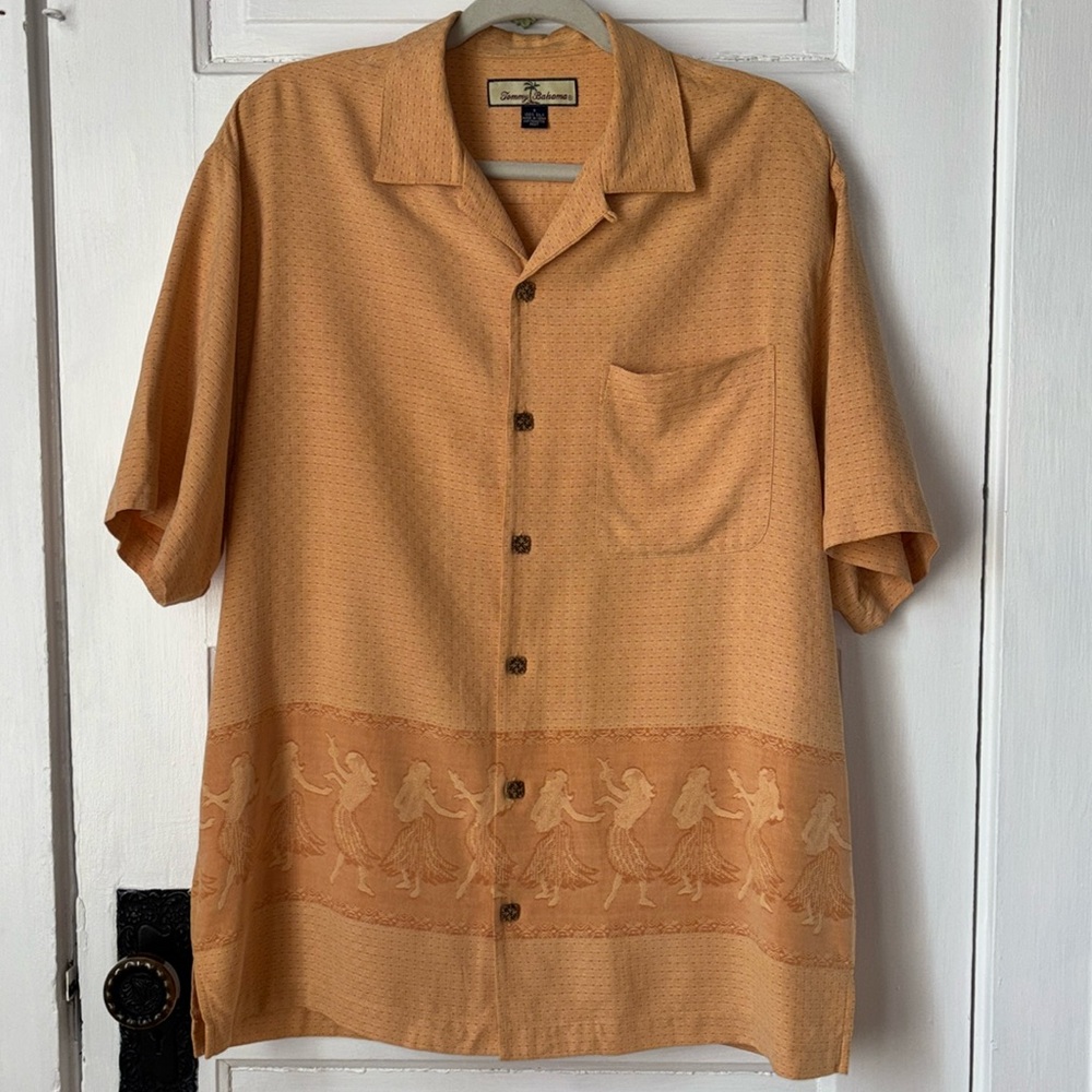 TOMMY BAHAMA 100% SILK HAWAIIAN HULA GIRL
BUTTON DOWN